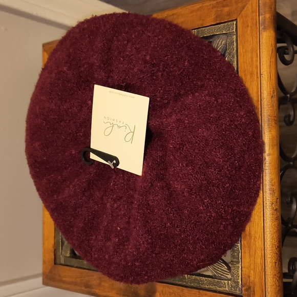 🆕 Ladies Burgundy Acrylic Beret Hat - Picture 4 of 5